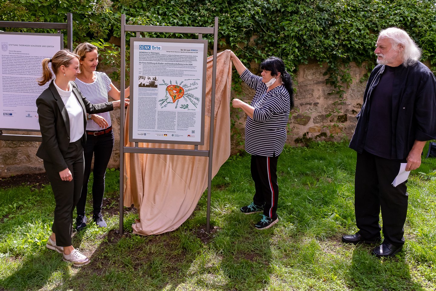 Einweihung der DENKOrte Tafel auf der Veste Heldburg